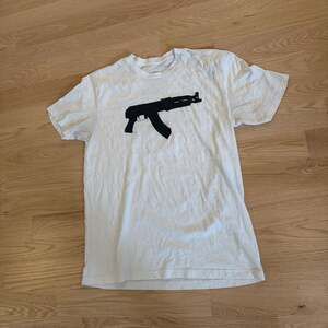Draco Gun Graphic T-Shirt White